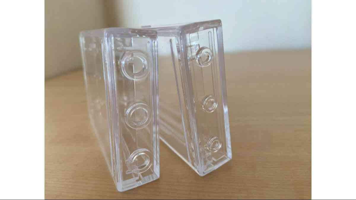 ダイソーの「連結できる透明収納ケース」は連結ジョイント付き