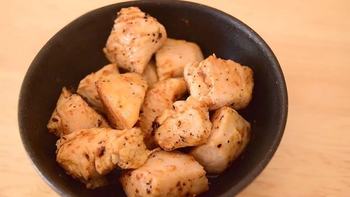 鶏の胸肉にケイジャン風スパイスを振りかけて焼いてみました