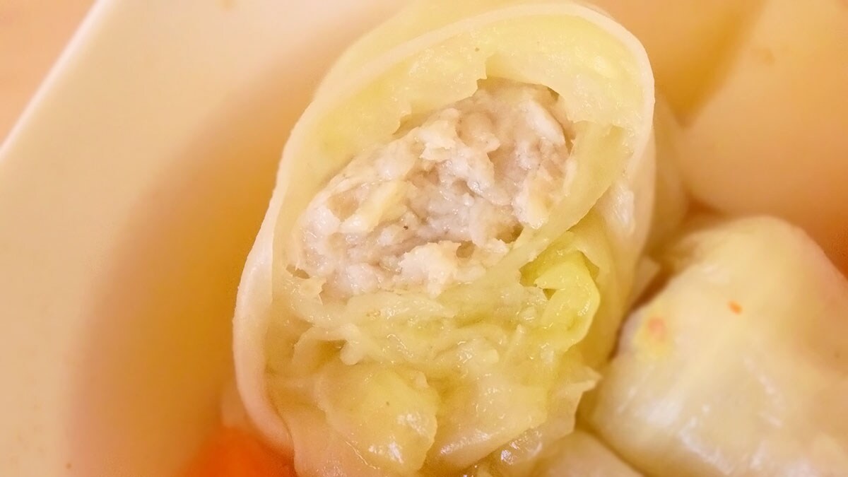 キャベツの葉が分厚いからか少々硬めで歯切れはいまいち。少々食べにくさがあります