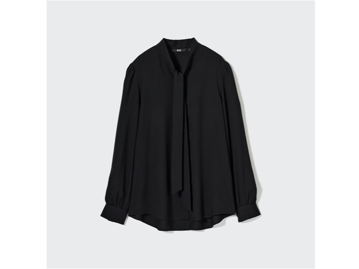  ユニクロ　レーヨンボウタイブラウス　2990円（税込）