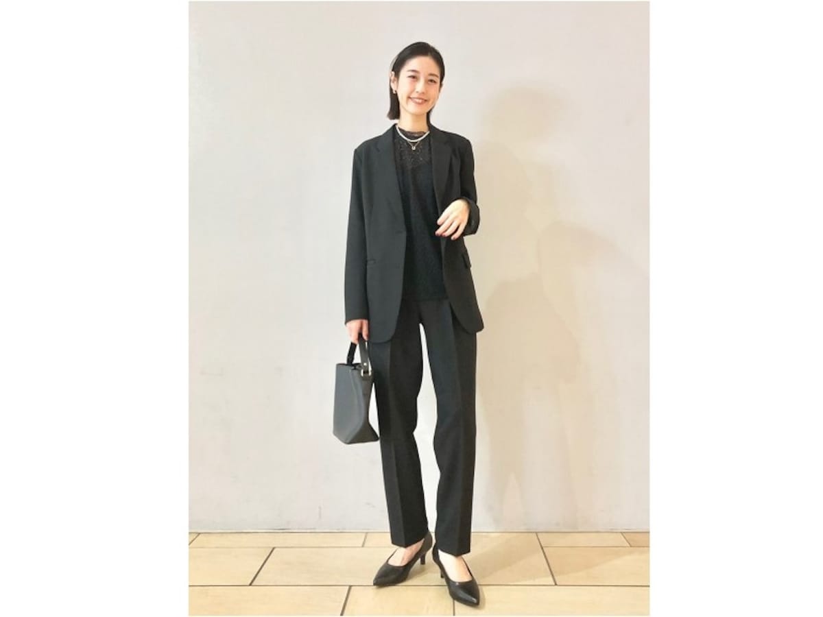 感動パンツとセットで！（お通夜の時はアクセサリーは外してください）　出典：StyleHint
