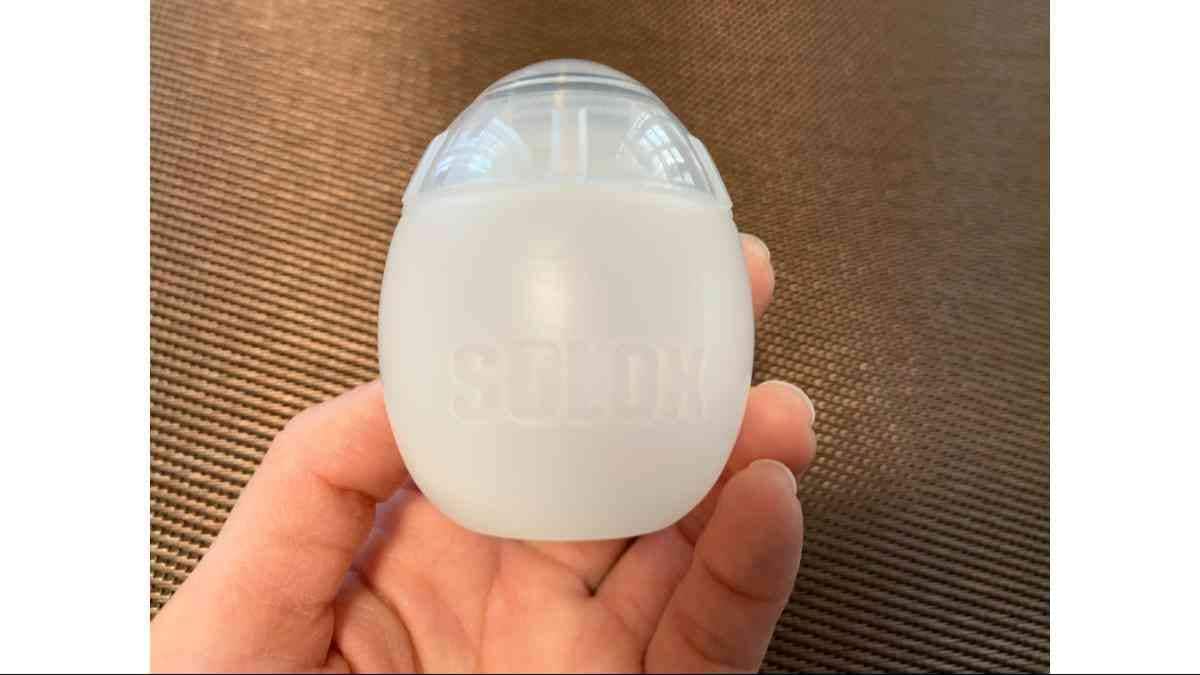 ダイソーの「SOLOX 卵型スパイスボトル」は卵ケースに入るサイズ