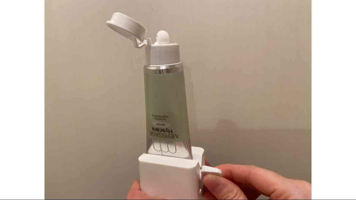 ダイソーの「立てて使えるチューブ絞り」は立てたまま中身を絞れる