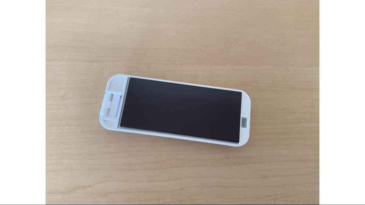 ダイソーの「チューブしぼり（バス用マグネット）」は浮かせる収納が可能