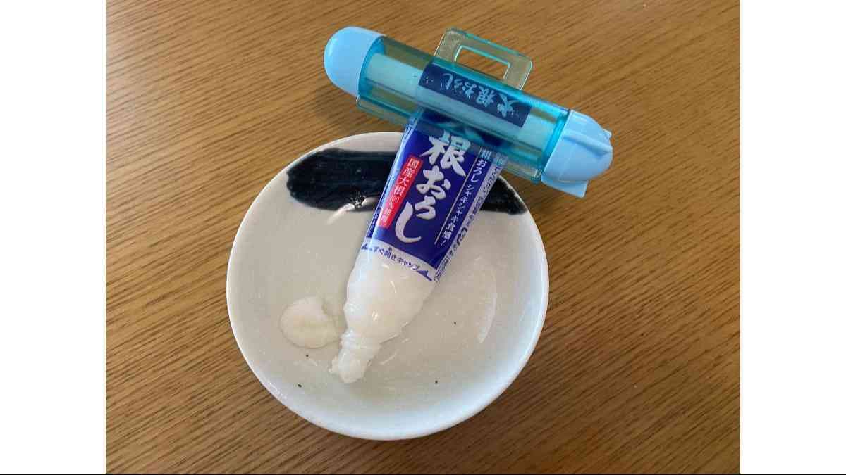 ダイソーの「チューブ絞り」はチューブの中身をきれいに絞り出せる
