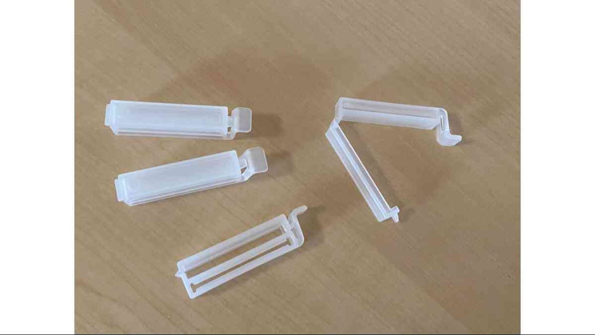 ダイソーの「コスメチューブ絞り ミニ」は4個入りで110円