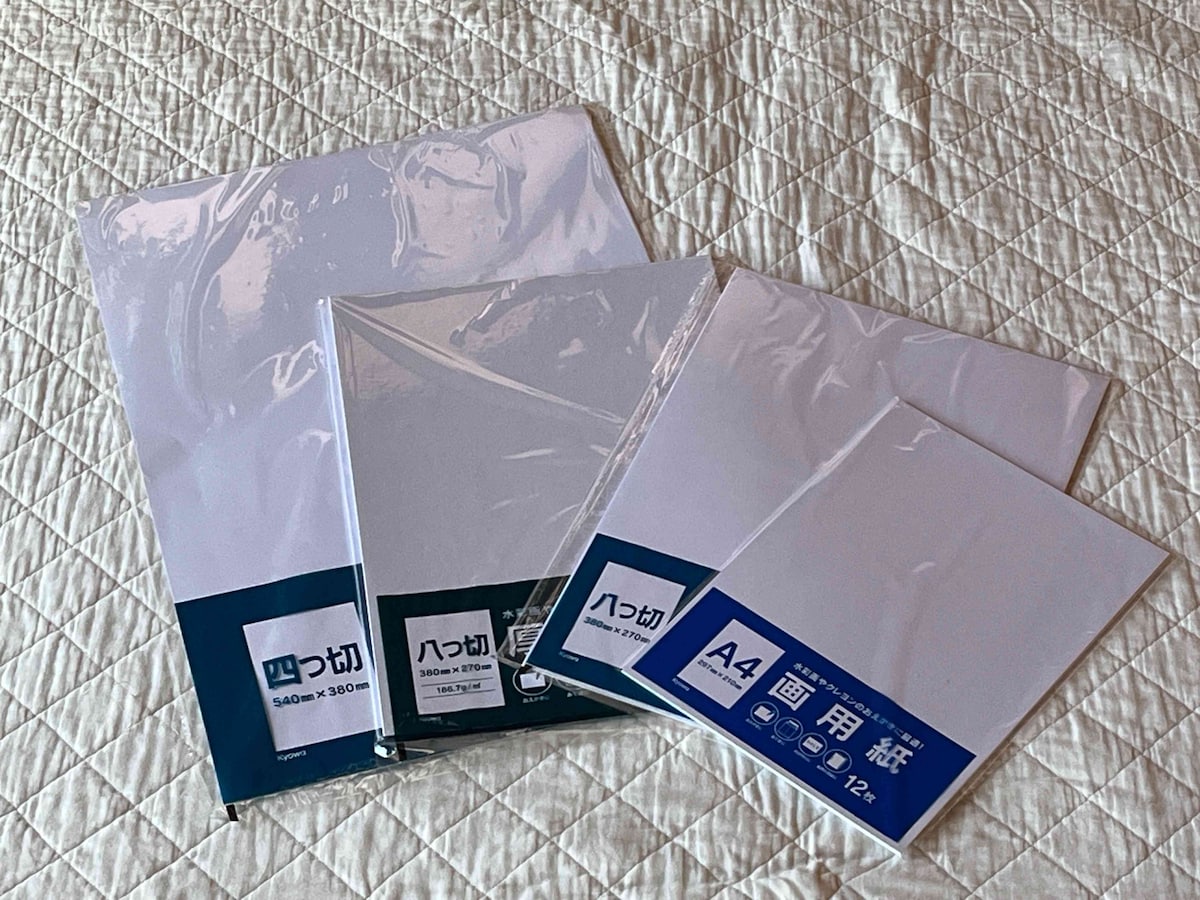 セリアの白の画用紙は110円（税込）で便利