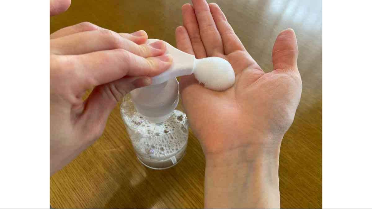 ダイソーの「泡ボトル 350ml」は手軽にきれいな泡を作れる！