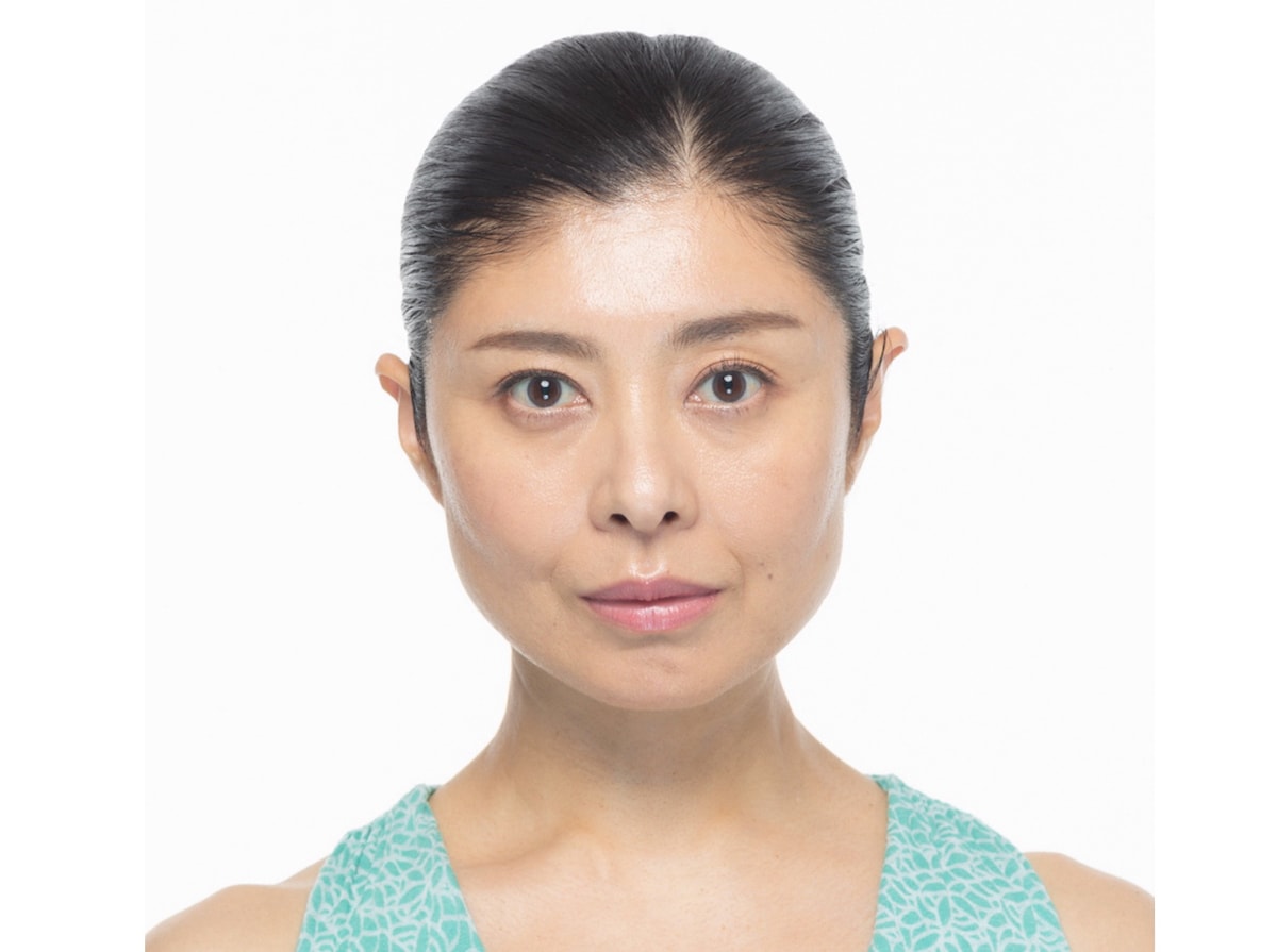 【TPO顔1】真顔｜口角は下げずに、唇を真横に引く。真剣さや誠実さを表現する表情。