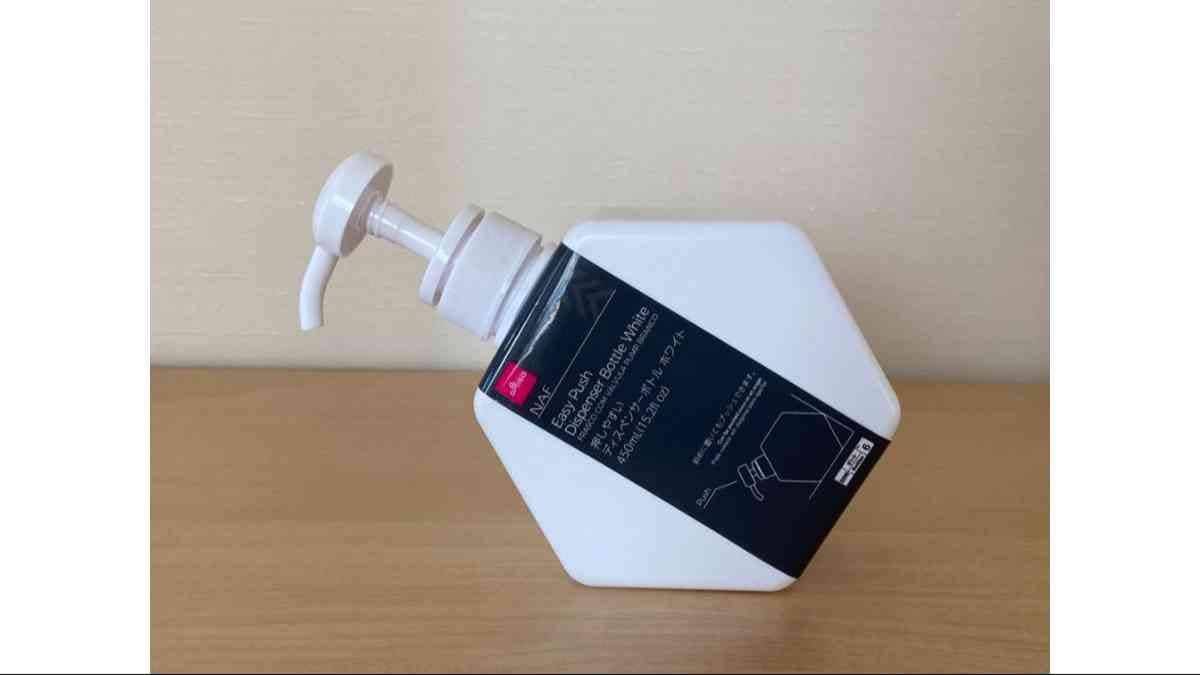 ダイソーの「押しやすいディスペンサーボトル（ホワイト、450mL）」