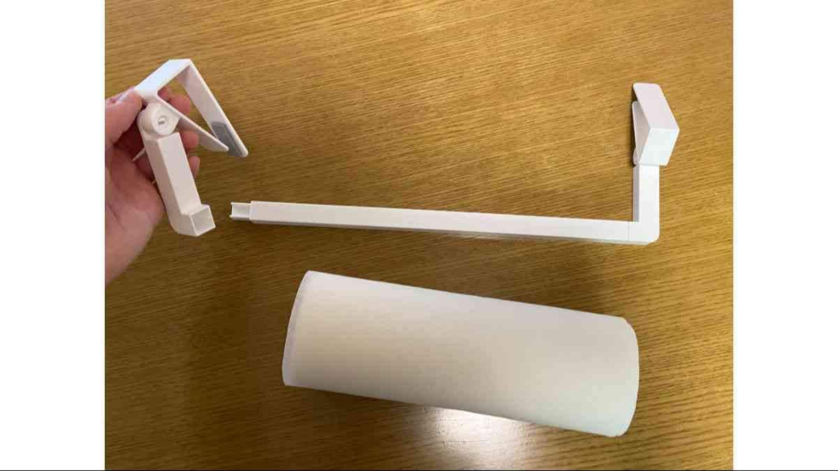ダイソーの「吊り戸棚用キッチンペーパーホルダー」はロールタイプのペーパーにおすすめ