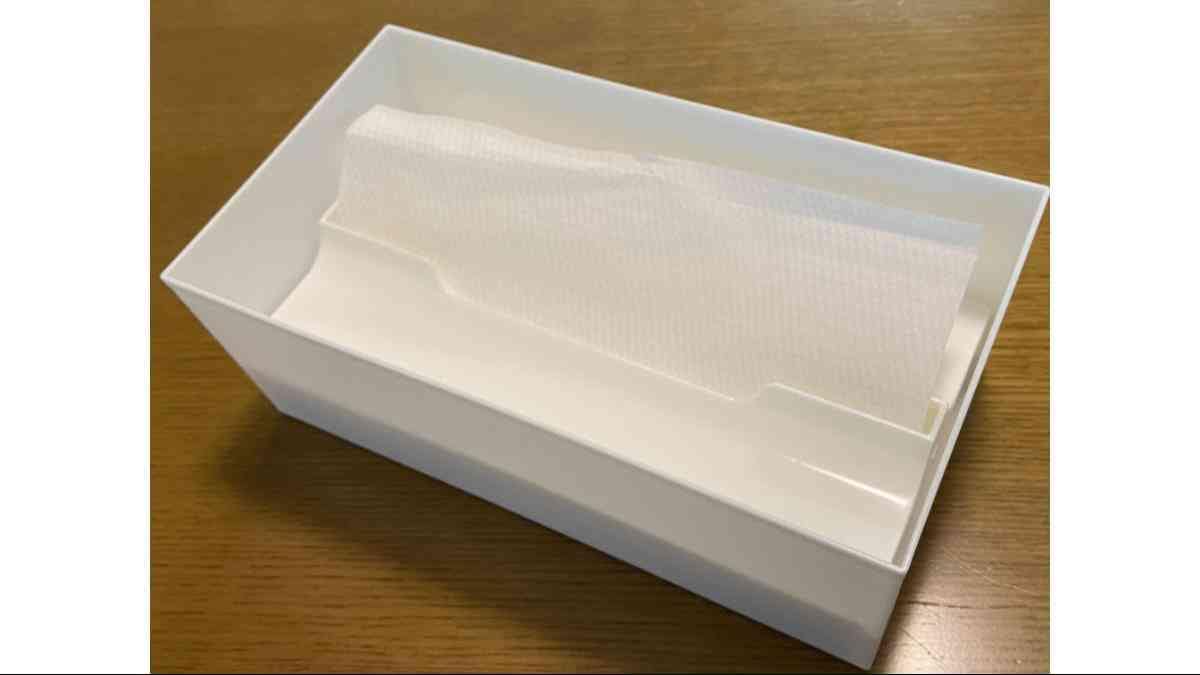 ダイソーの「キッチンペーパーケース」に小さめのペーパータオルをセット