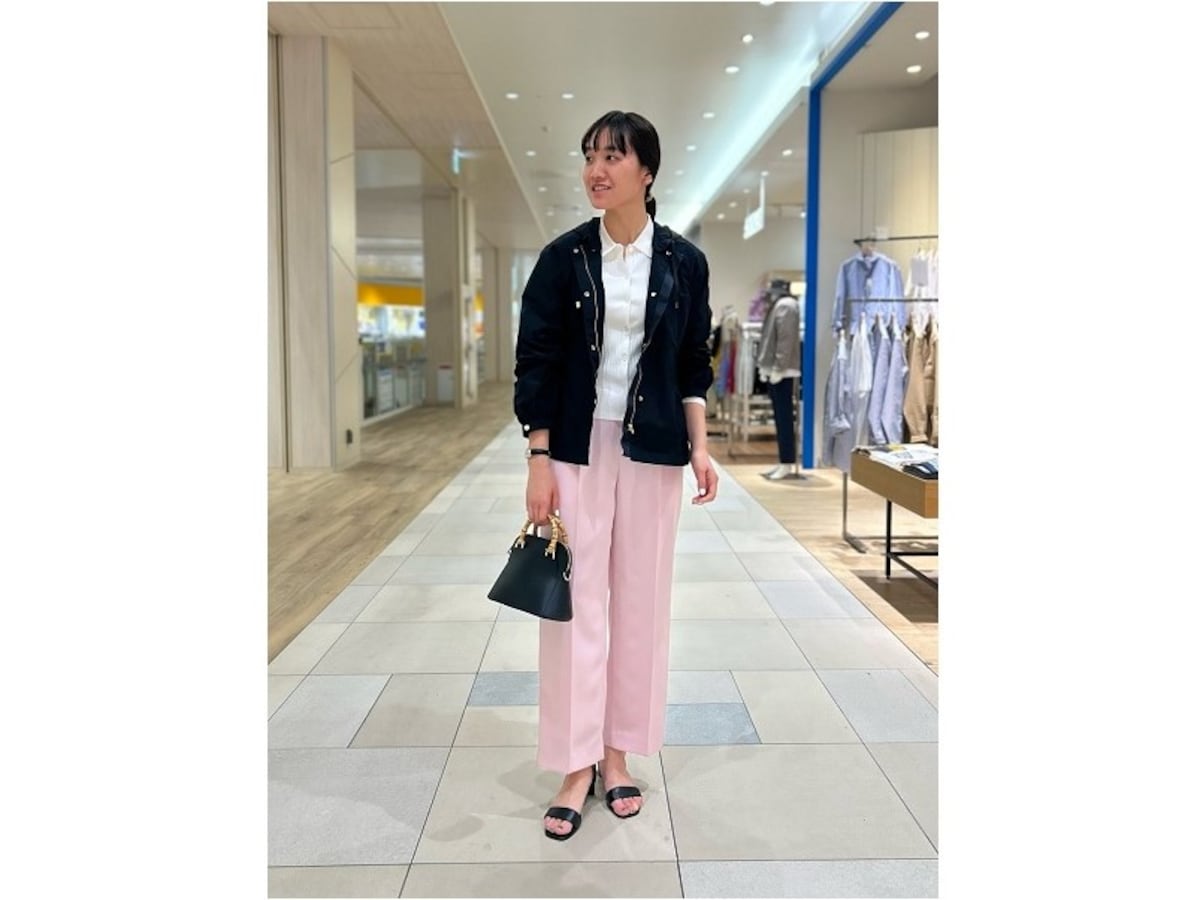 甘めにも、辛口にも着られるパンツは着まわし力高め　出典：WEAR