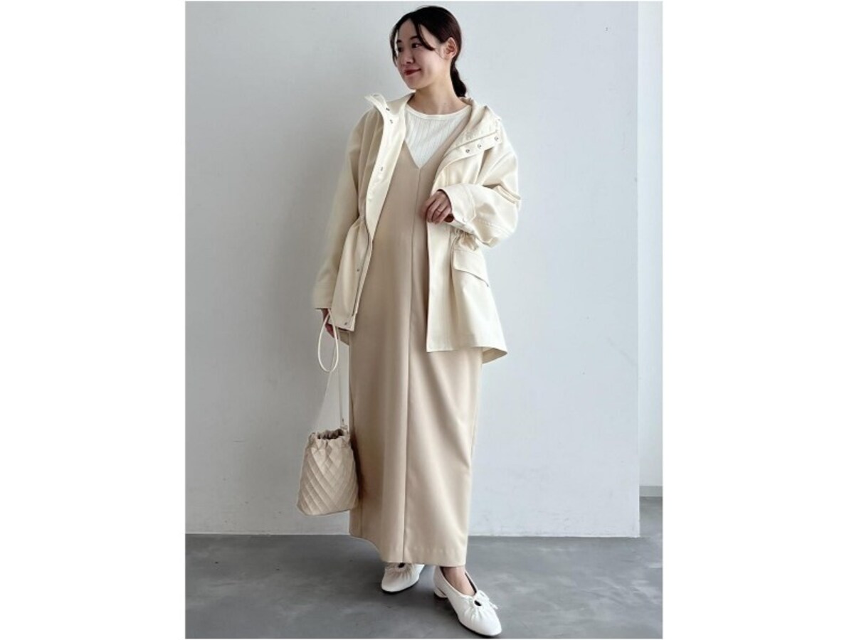 撥水加工がされているような長め丈のアウターは花粉対策にも優秀　出典：WEAR