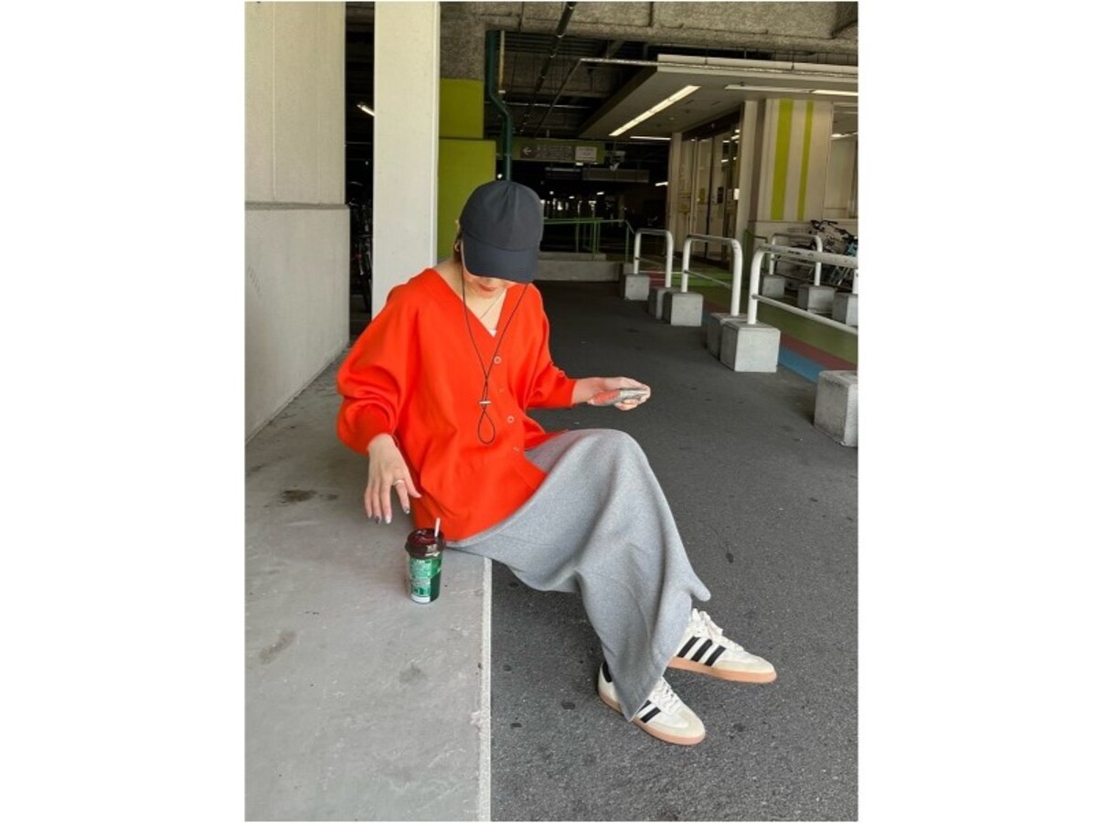 キャップ初心者さんは、まずは無地のブラックからトライするのが◎　出典：WEAR