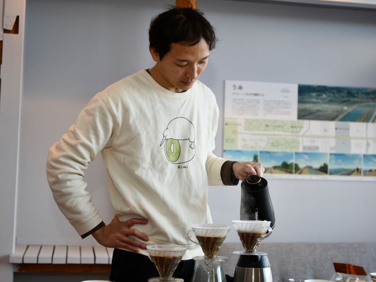 カフェ「アオスバシ」のオーナー、森山貴士さん
