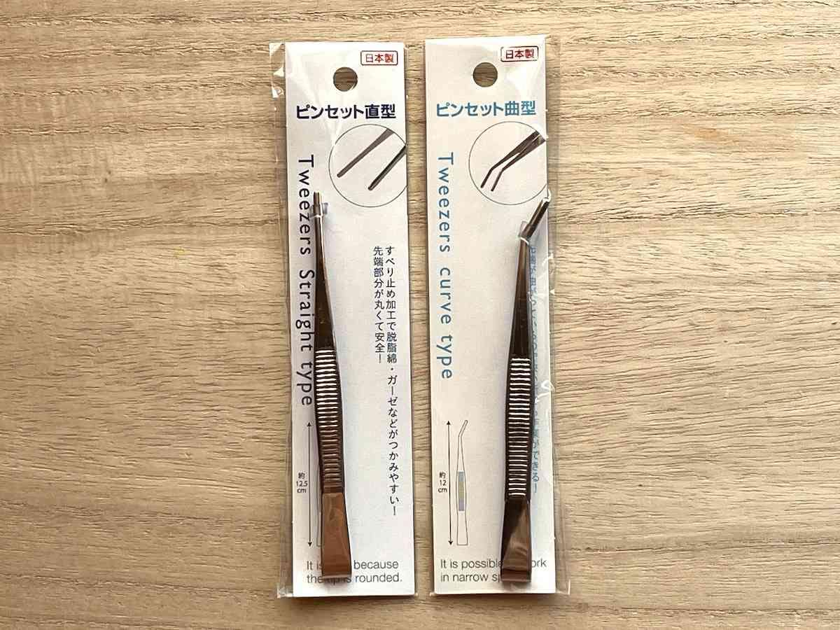 セリアのピンセットは各110円（税込）で購入できて便利