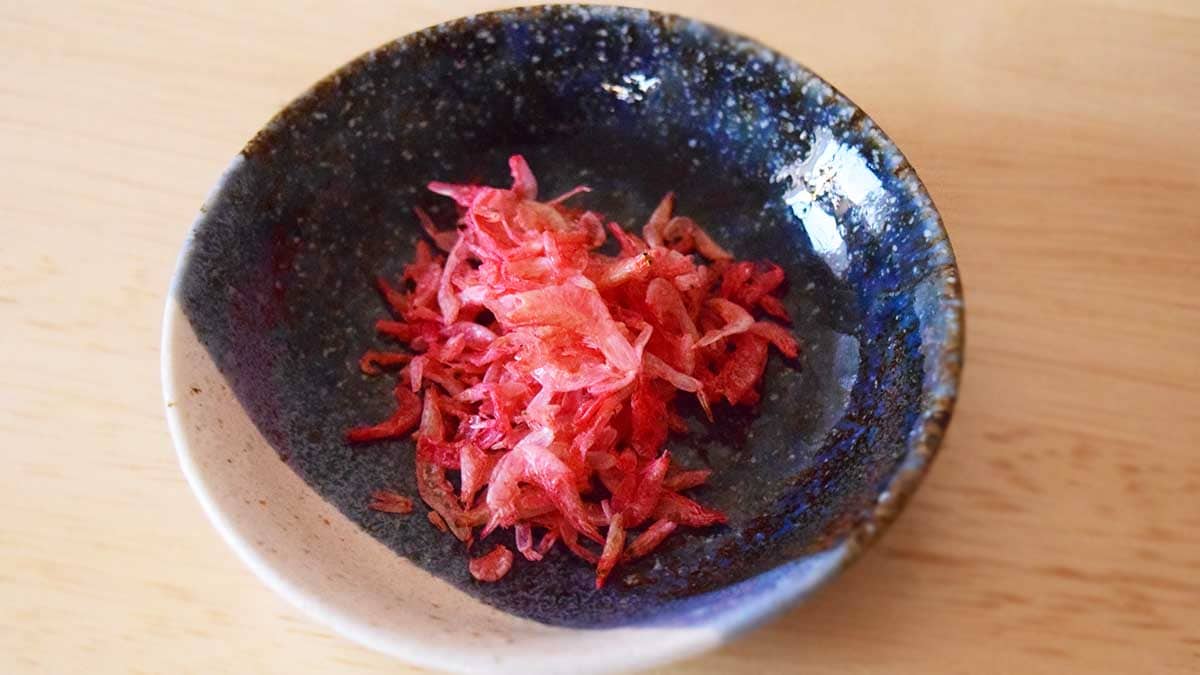 赤ピンク色に染まっている干しえびです。