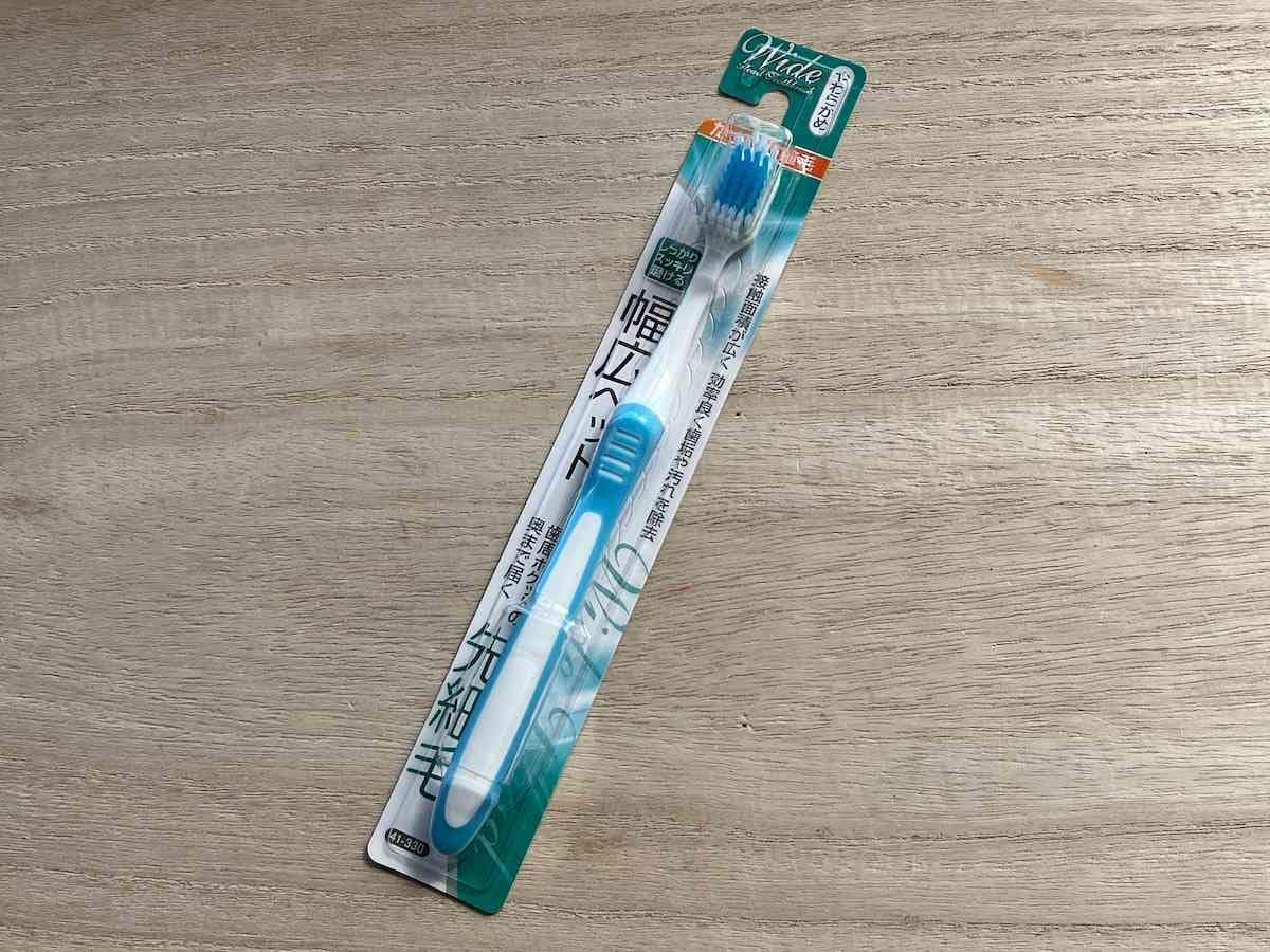 セリアの「幅広ヘッド歯ブラシ」