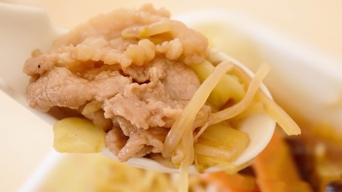 野菜だけでなくお肉もどっしりと入っていて、食べ終えるころにはお腹いっぱいになりました。