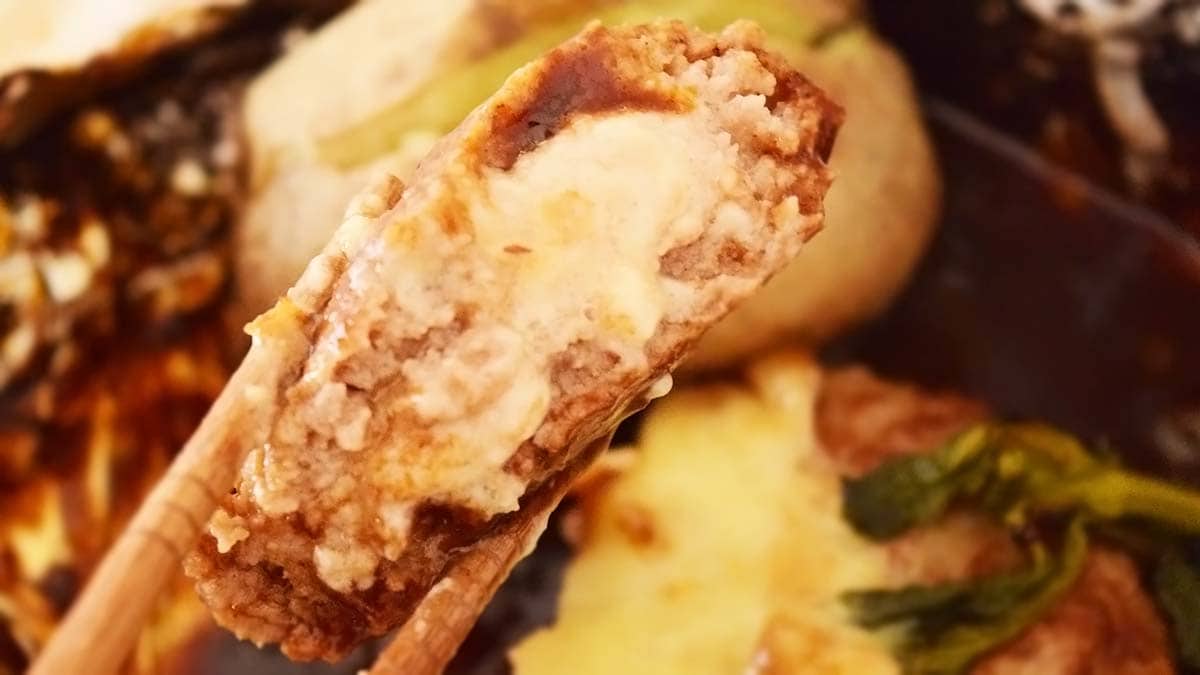 ハンバーグの中にもチーズが入っていて、どろりととろけるチーズが濃密。