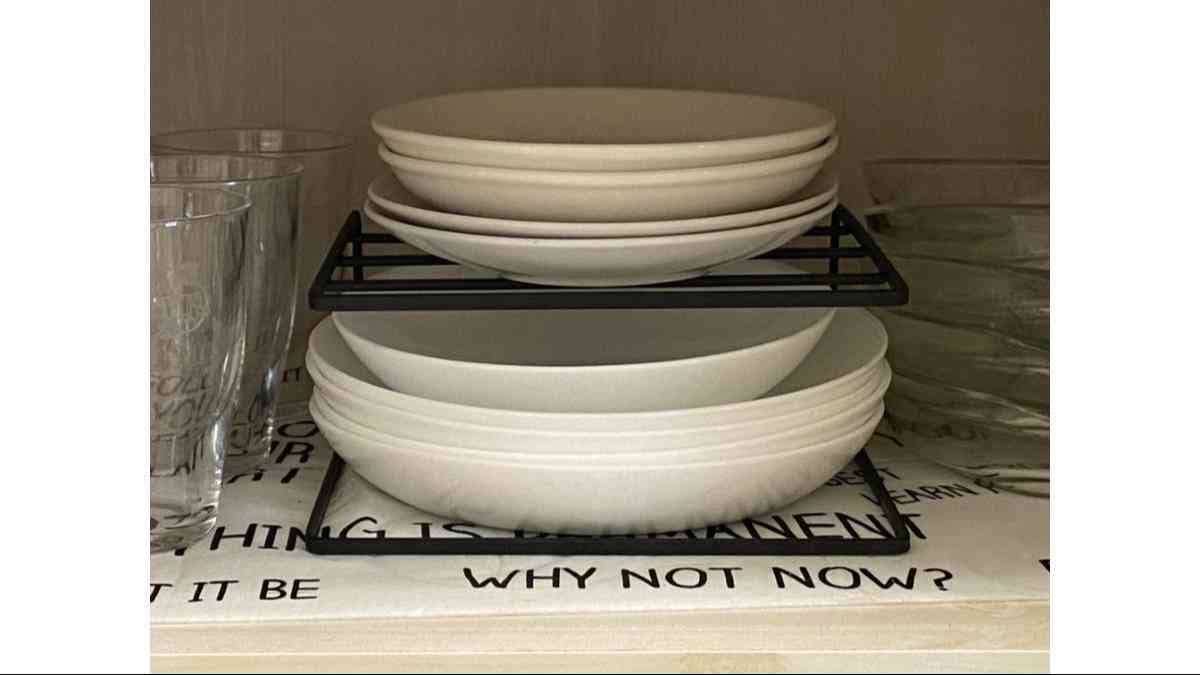 セリアには食器棚で使える収納グッズもある！