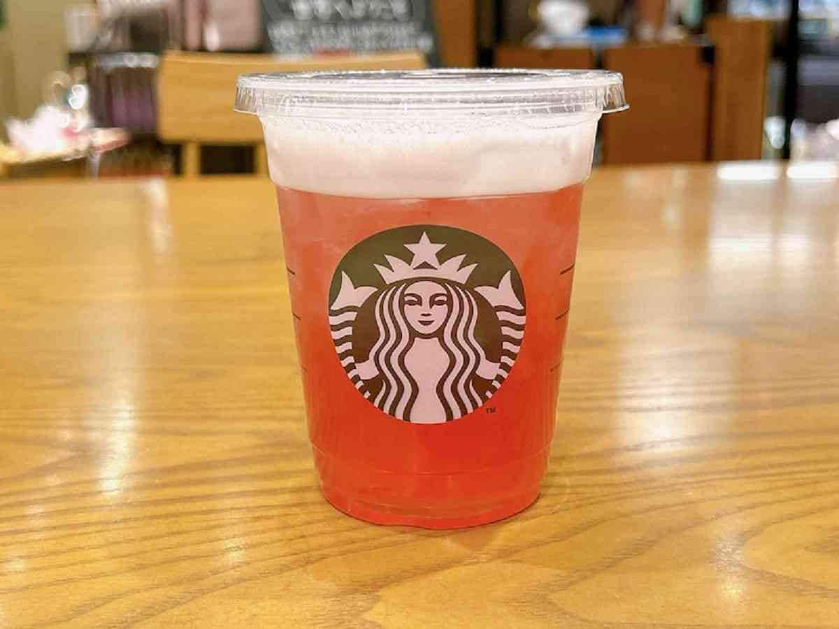 スタバ　ピンクドリンク