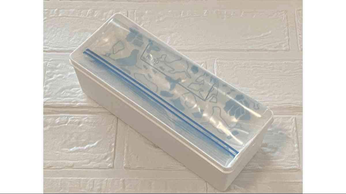 セリアの「プルアウトボックス ロング」にジッパー付き保存袋を収納