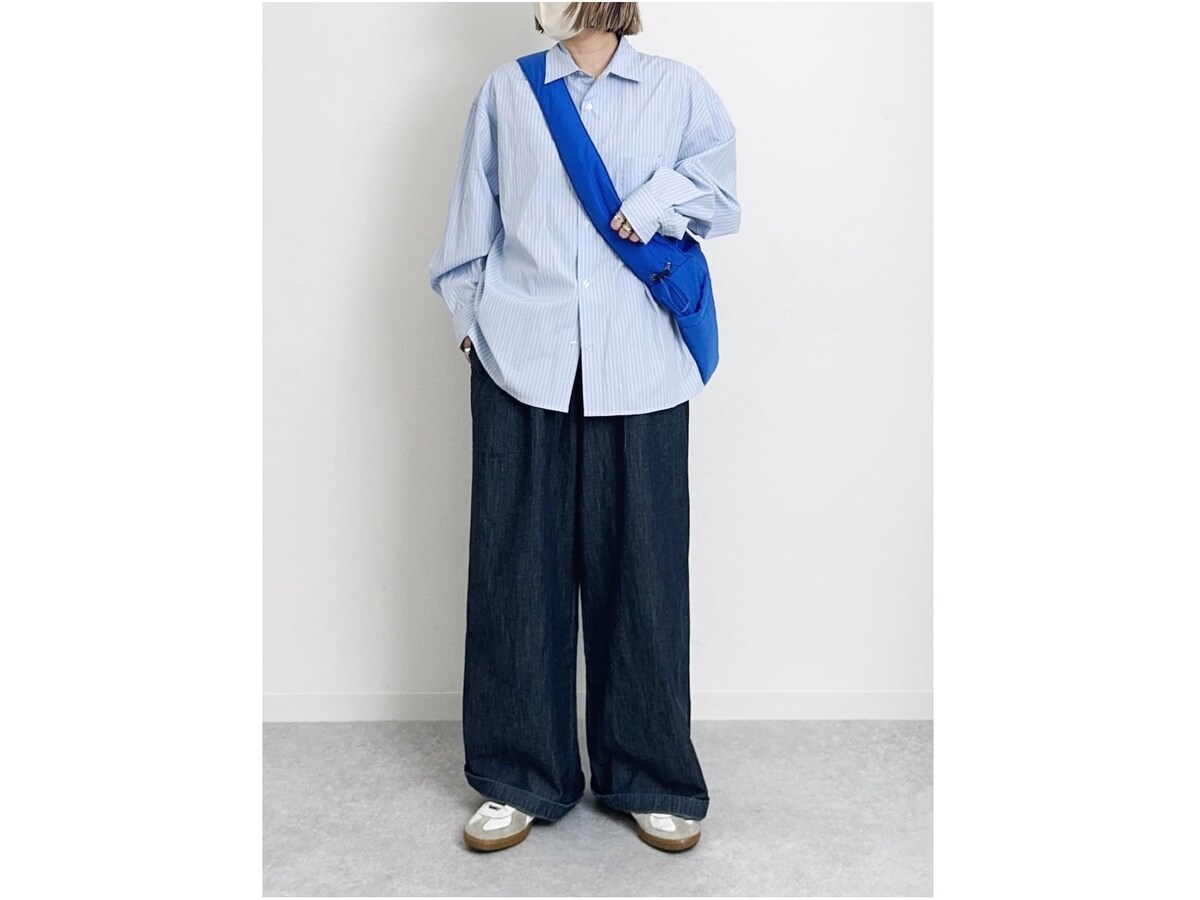 筒が太め＆タックの入ったワイドシルエットならデニムも楽にはけます　出典：WEAR