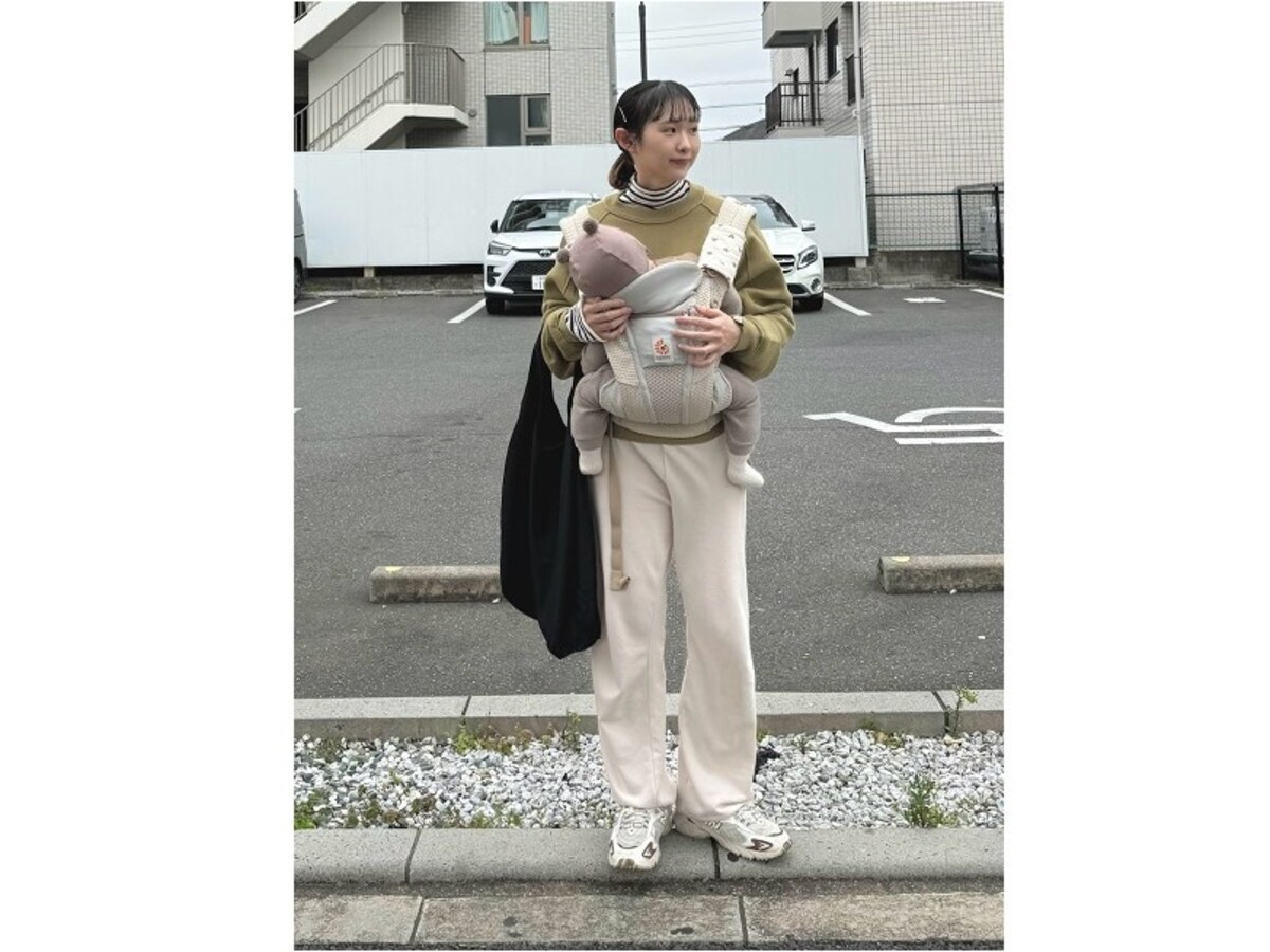 スウェットパンツも裾絞りのディテールであか抜けた印象に　出典：WEAR