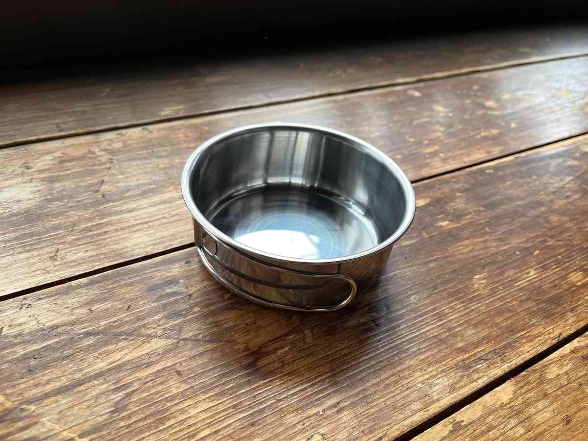セリアの「ステンレス 折りたたみ手付きボール」