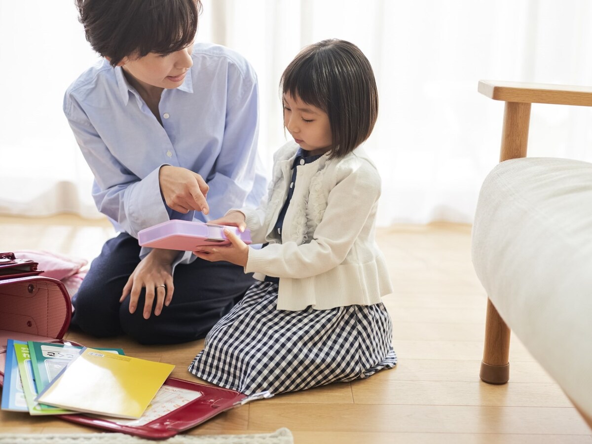 幼少期から過干渉で抑圧的な母のもとで育ち、自己肯定感が異常に低いと本人は言う