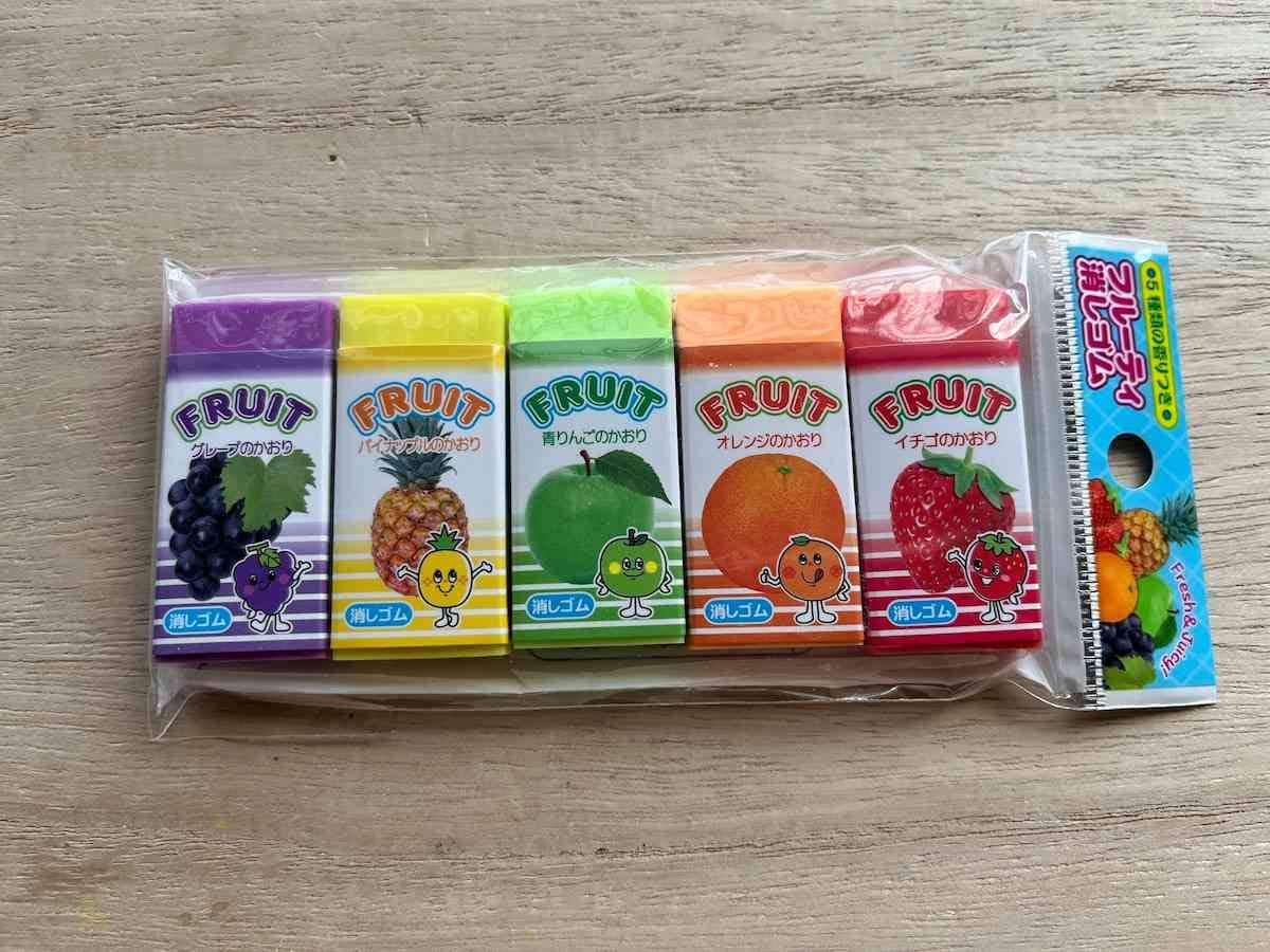 セリアの「フルーティ消しゴム」
