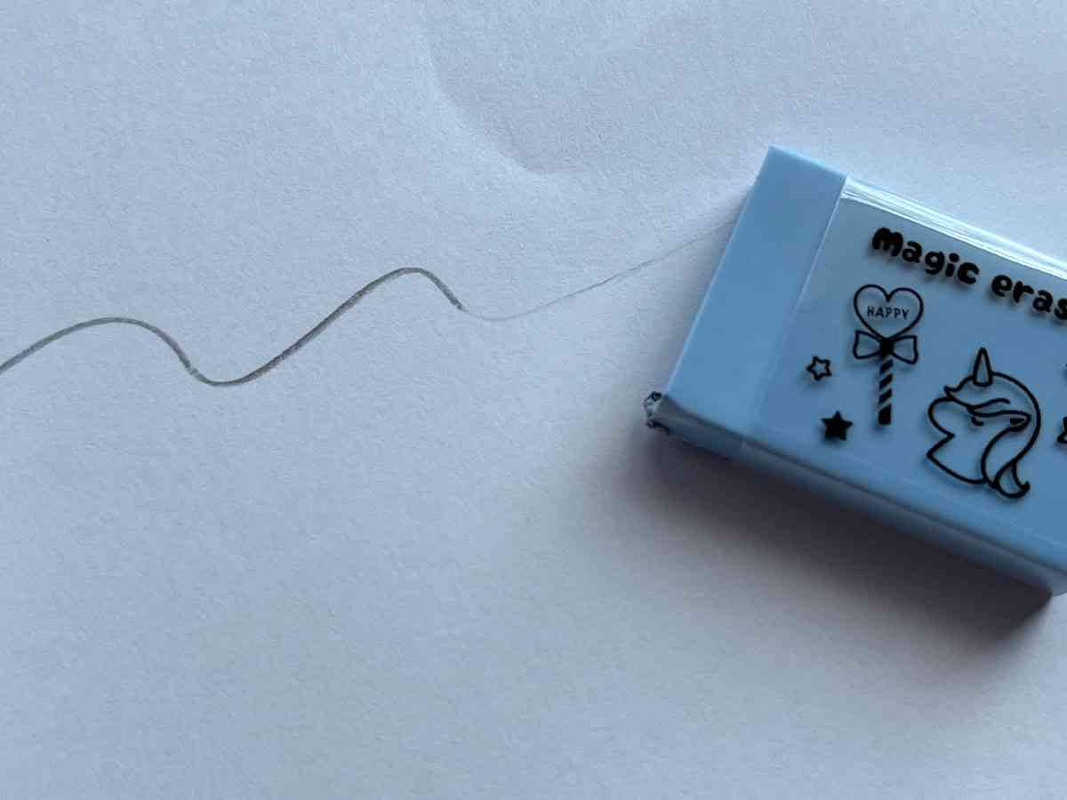 セリアの「マジック消しゴム」の消しゴムで鉛筆の線を消してみた