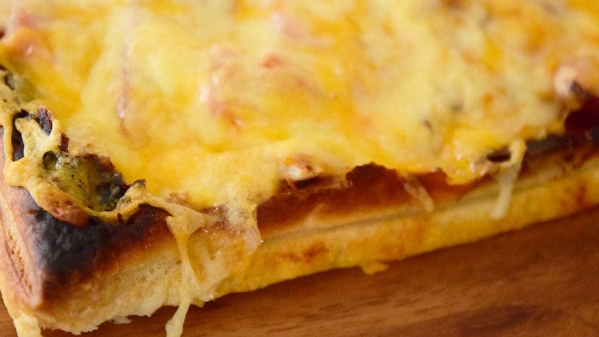 パイシートはオーブンで焼くとふっくらして、サクサクとした食感