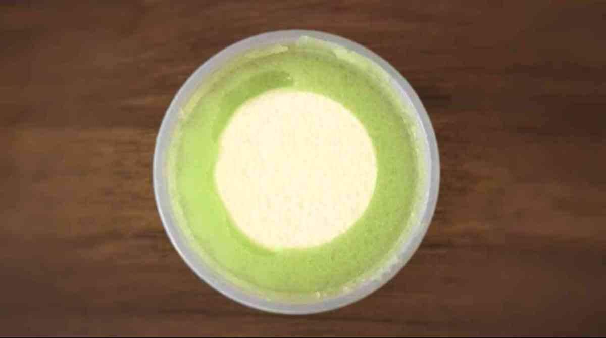 メロン果汁の甘みと酸味に、コクのあるミルクジェラートのコントラストが最高です。どこか懐かしさを覚える一品。