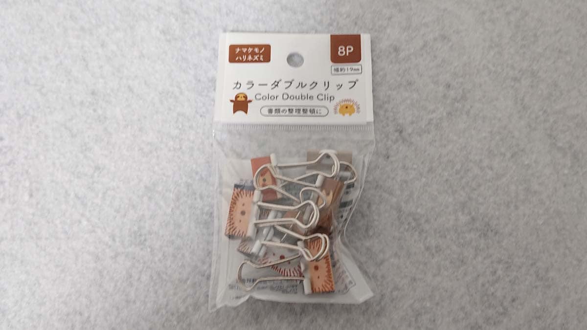 セリアの「カラーダブルクリップ 8P ナマケモノ・ハリネズミ」