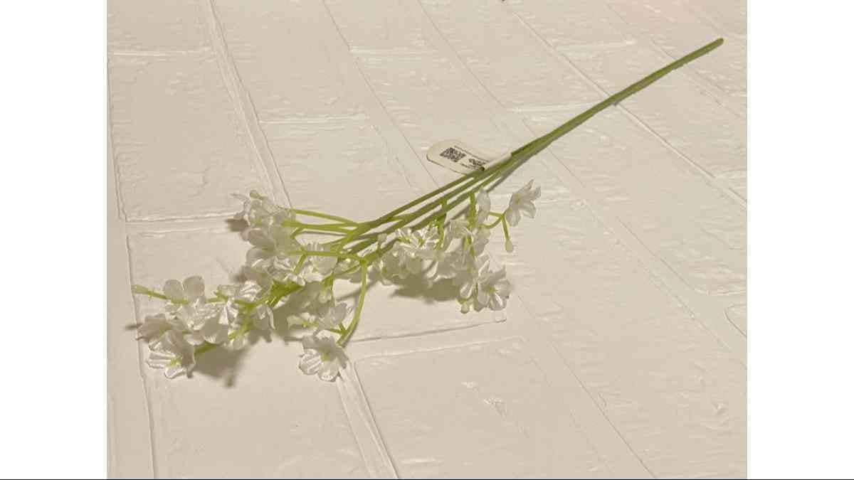 セリアの造花「サテンカスミ ホワイト」