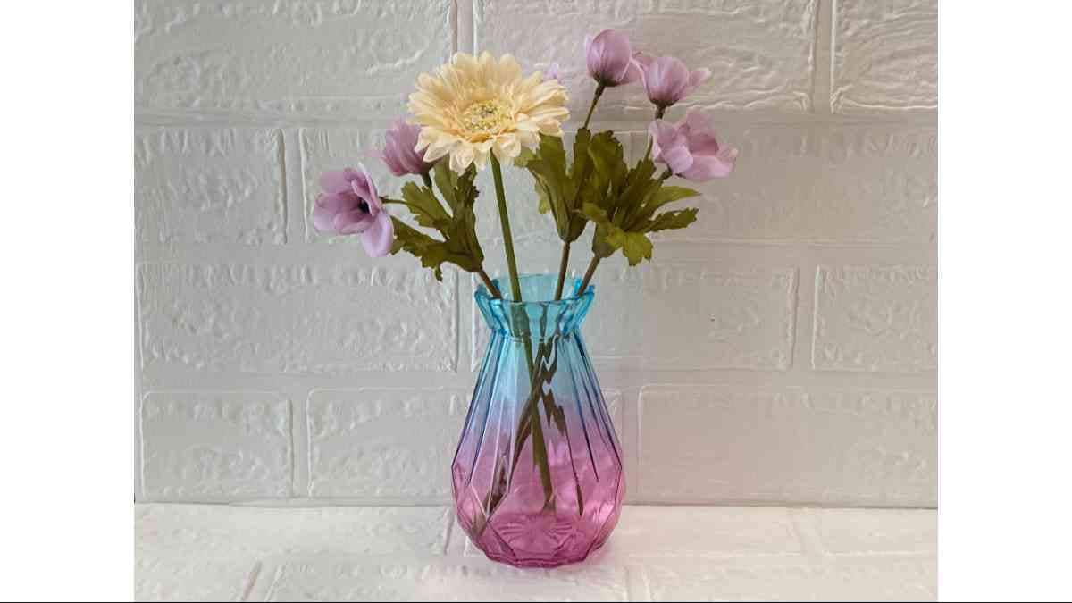 セリアは花瓶も110円