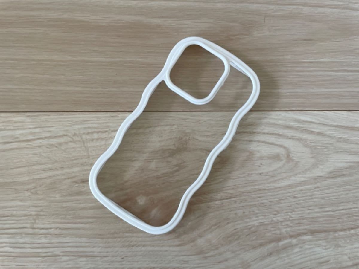 セリアのスマホケース「ウェーブ型フレーム」の使用方法