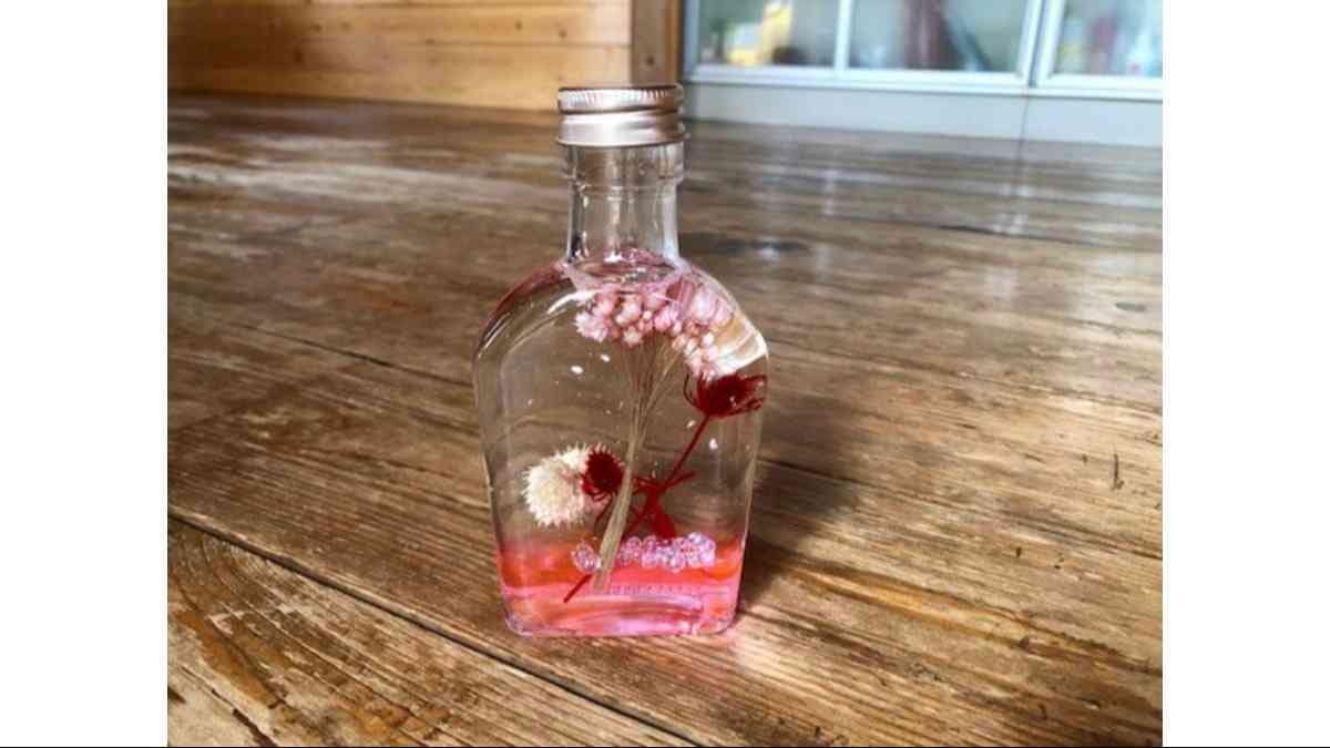 セリアの瓶で作ったハーバリウム