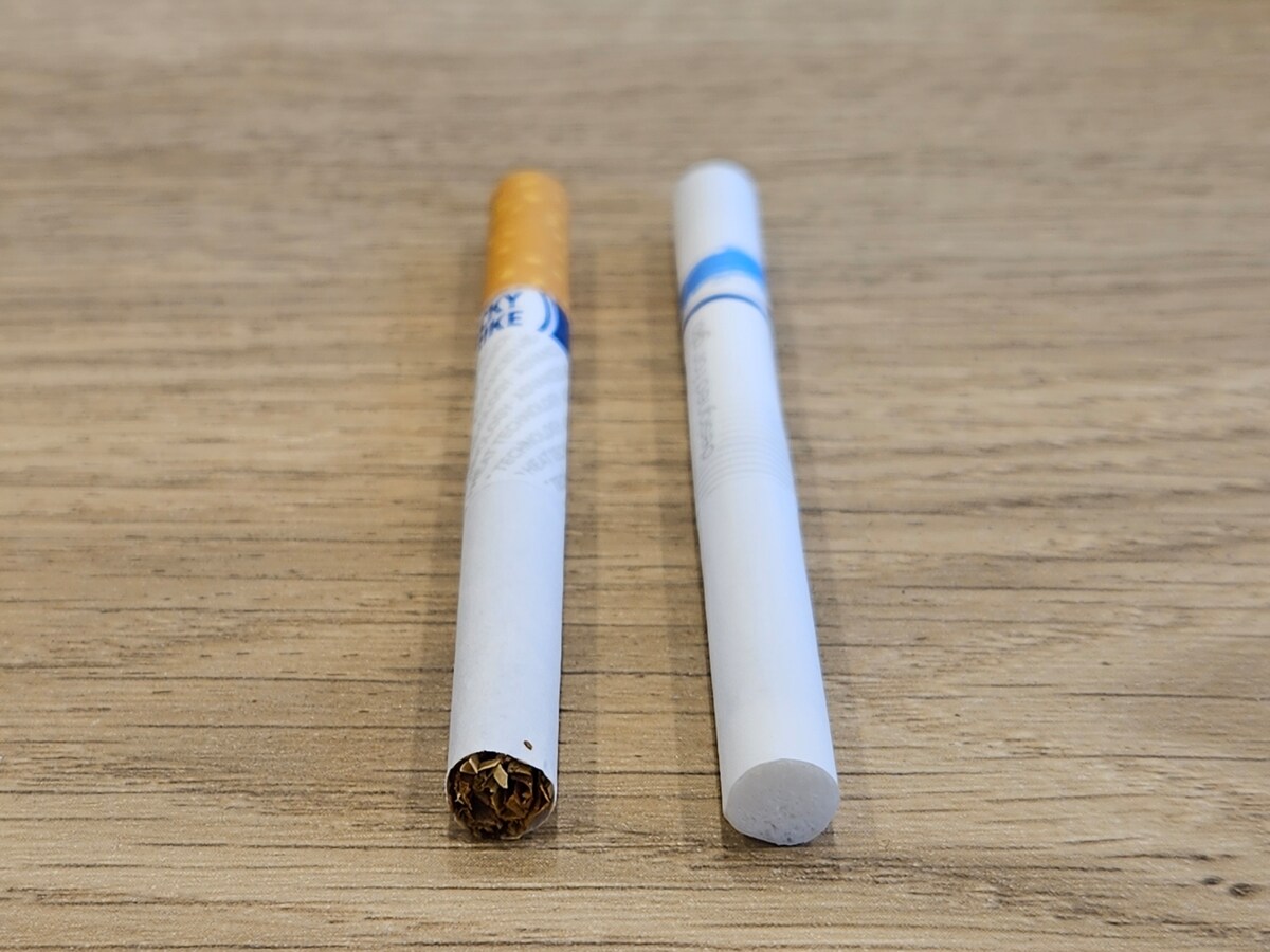 従来のglo用スティック(左)とStickSealテクノロジーを搭載したglo用スティック(右)
