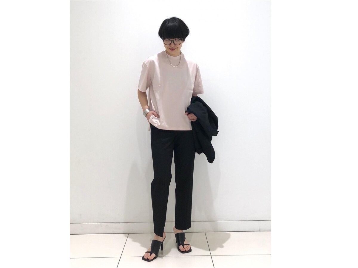 体の泳ぐようなサイズ感もおしゃれ見えの秘訣　出典：StyleHint