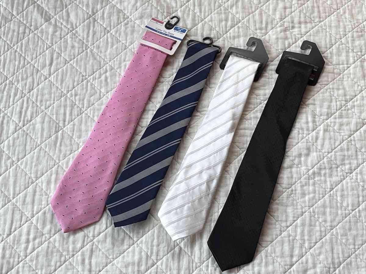 ダイソーのネクタイは110円（税込）で緊急時にも重宝