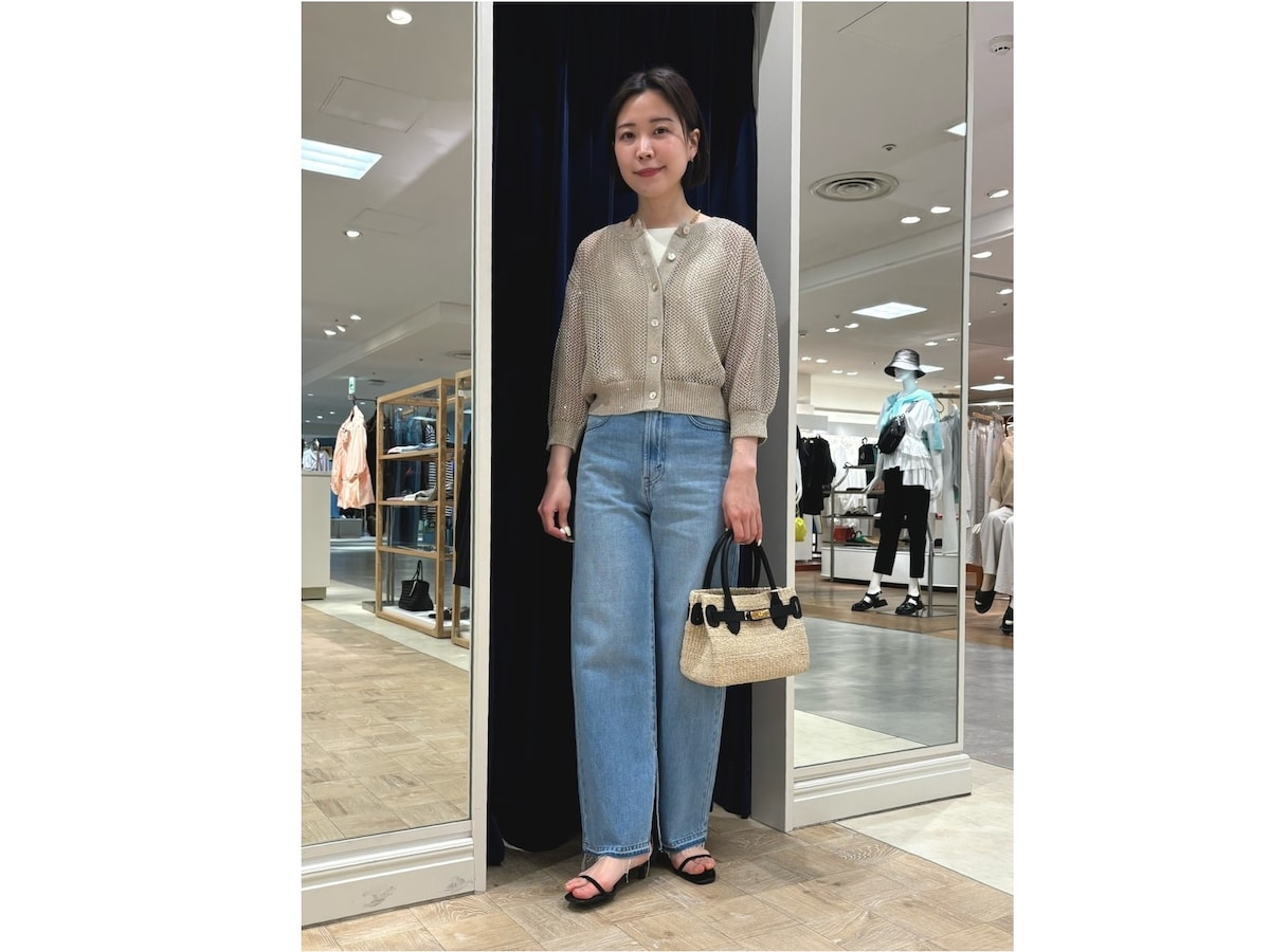 肌を出し過ぎず、抜け感も演出できるのがトレンドのメッシュ素材のメリット　出典：WEAR