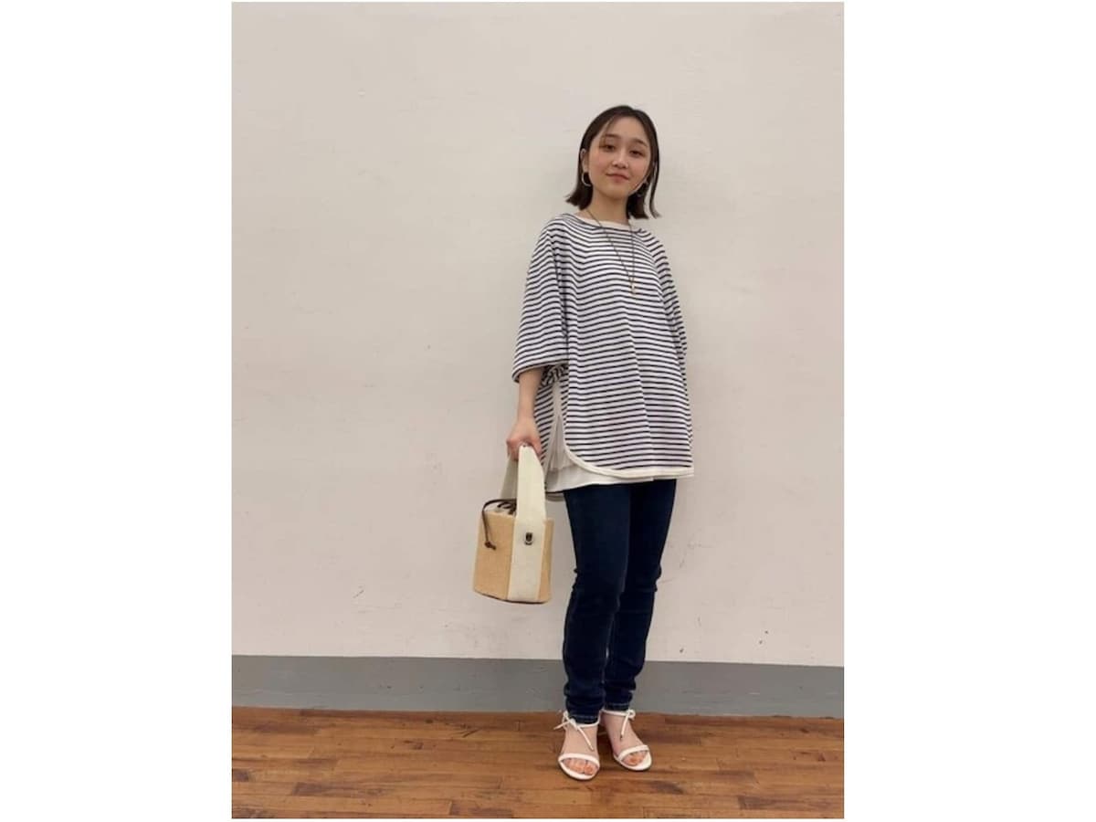 線が細めのヌーディーなサンダルはひとつあると重宝します　出典：WEAR