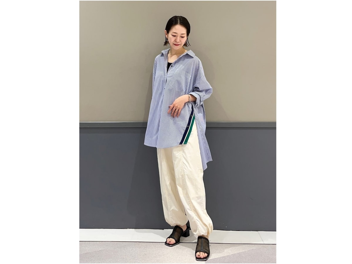 透け感のあるシアー素材は足もとに抜け感もプラスしてくれます　出典：WEAR