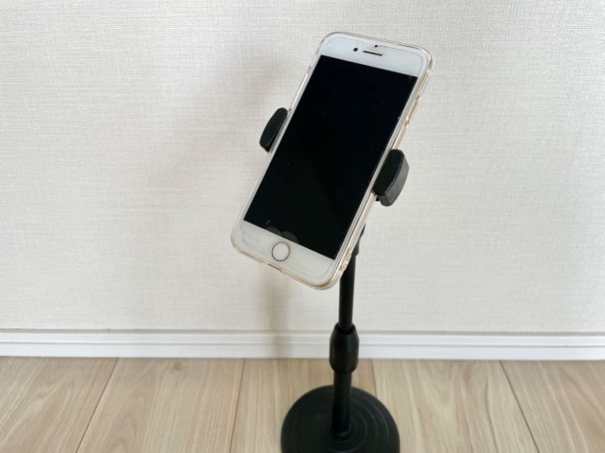 セリアの「伸縮式スマートフォンホルダー」は動画の撮影にも最適