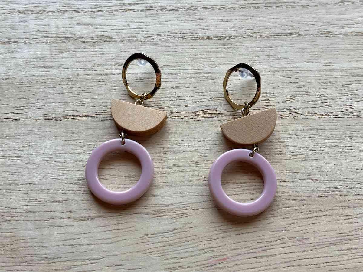 ダイソーの「ピアス（三連モチーフ）」
