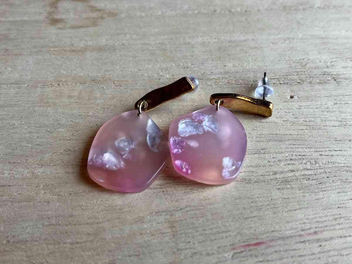 ダイソーの「ピアス（ストーンシェイプ）」